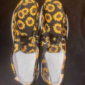 🌻Sunflower🌻 Hey Dudes (NOT ON BRAND)